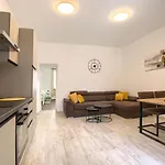 Amphitheater 3+2 Modern Apartment With Terrace, Wifi, Netflix