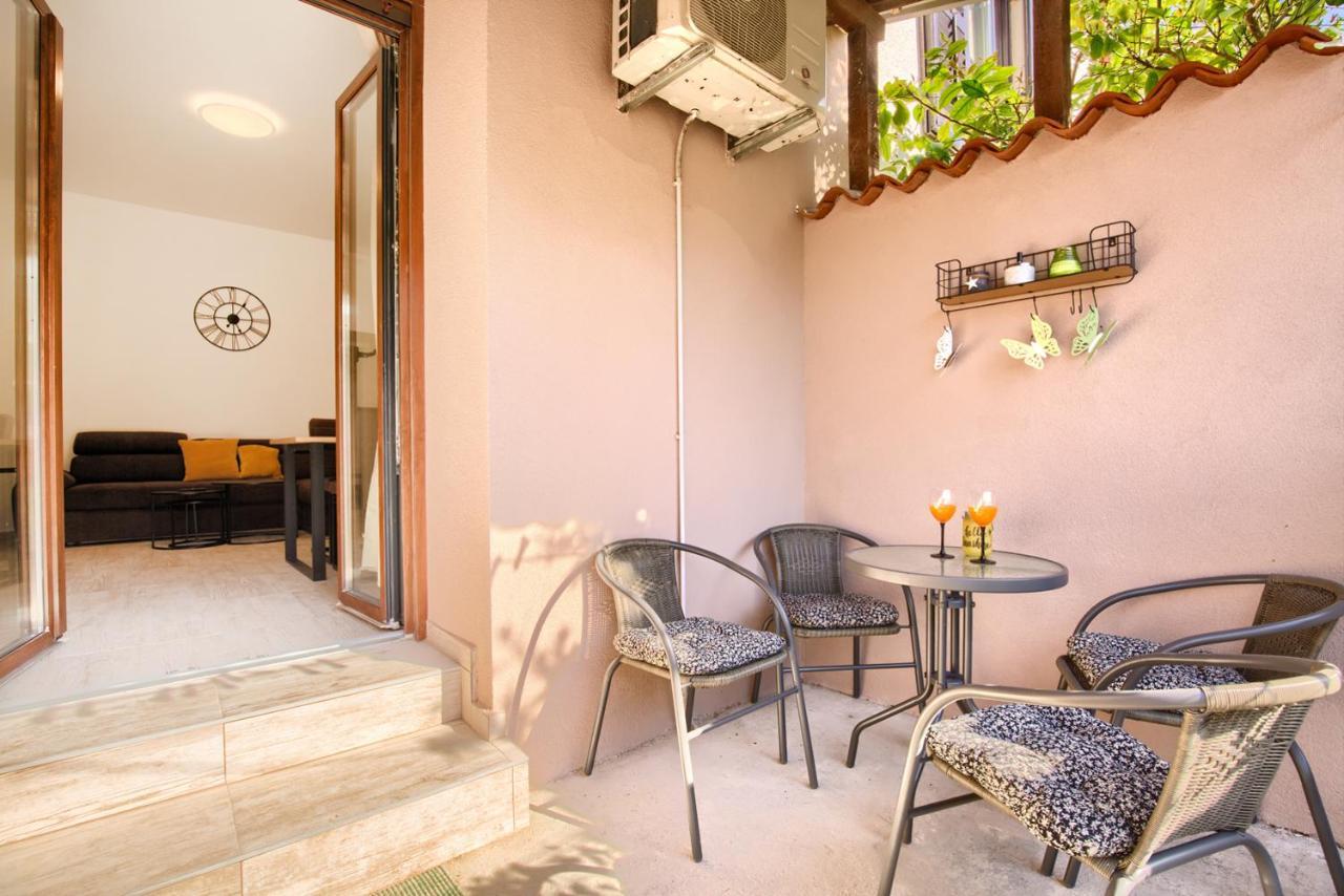 Amphitheater 3+2 Modern With Terrace, Wifi, Netflix * Pula